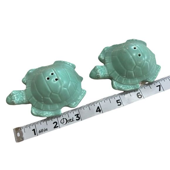 Sea Turtle Ceramic Salt and Pepper Shaker Set - Picture 10 of 11